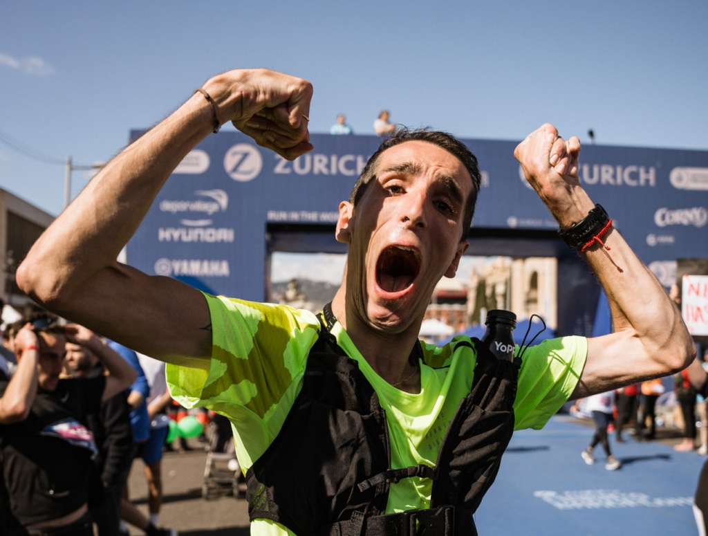 Alex Roca Campillo hace historia batiendo el record de ser el primero en completar una maratón