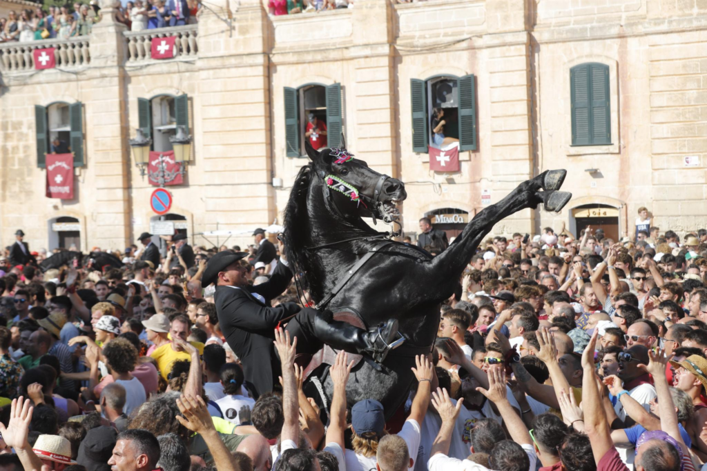 Tradición de las Fiestas de Sant Joan en Ciutadella en Menorca con sus caballos