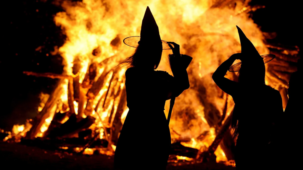 Historias y tradiciones de las meigas, y quemaidas en la noche de san juan en galicia