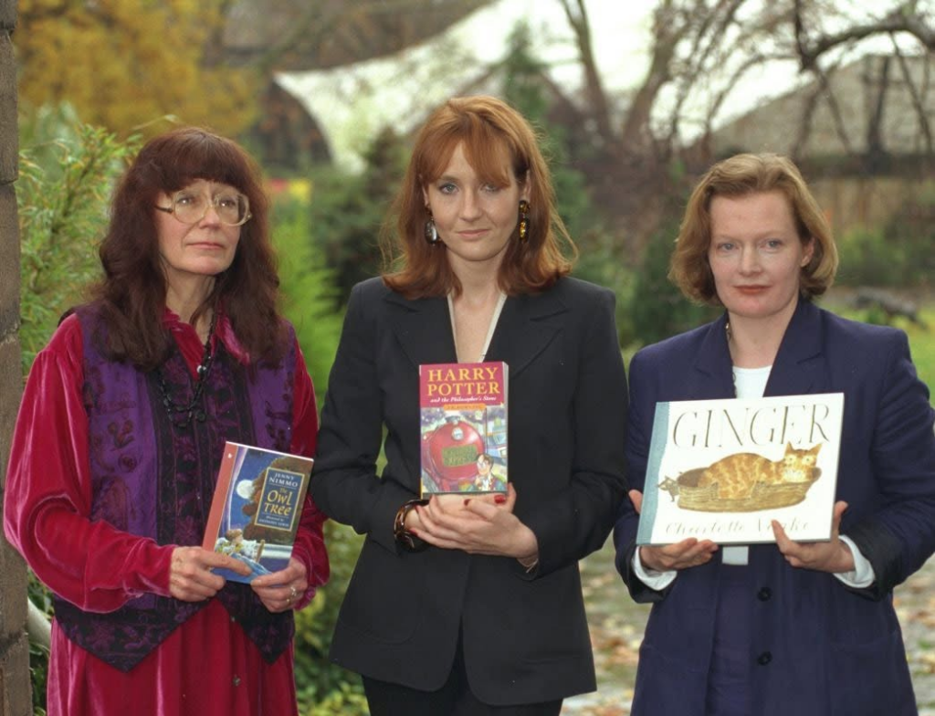 J.K. Rowling posando el 18 de noviembre de 1997 tras la publicación de su primer libro de Harry Potter